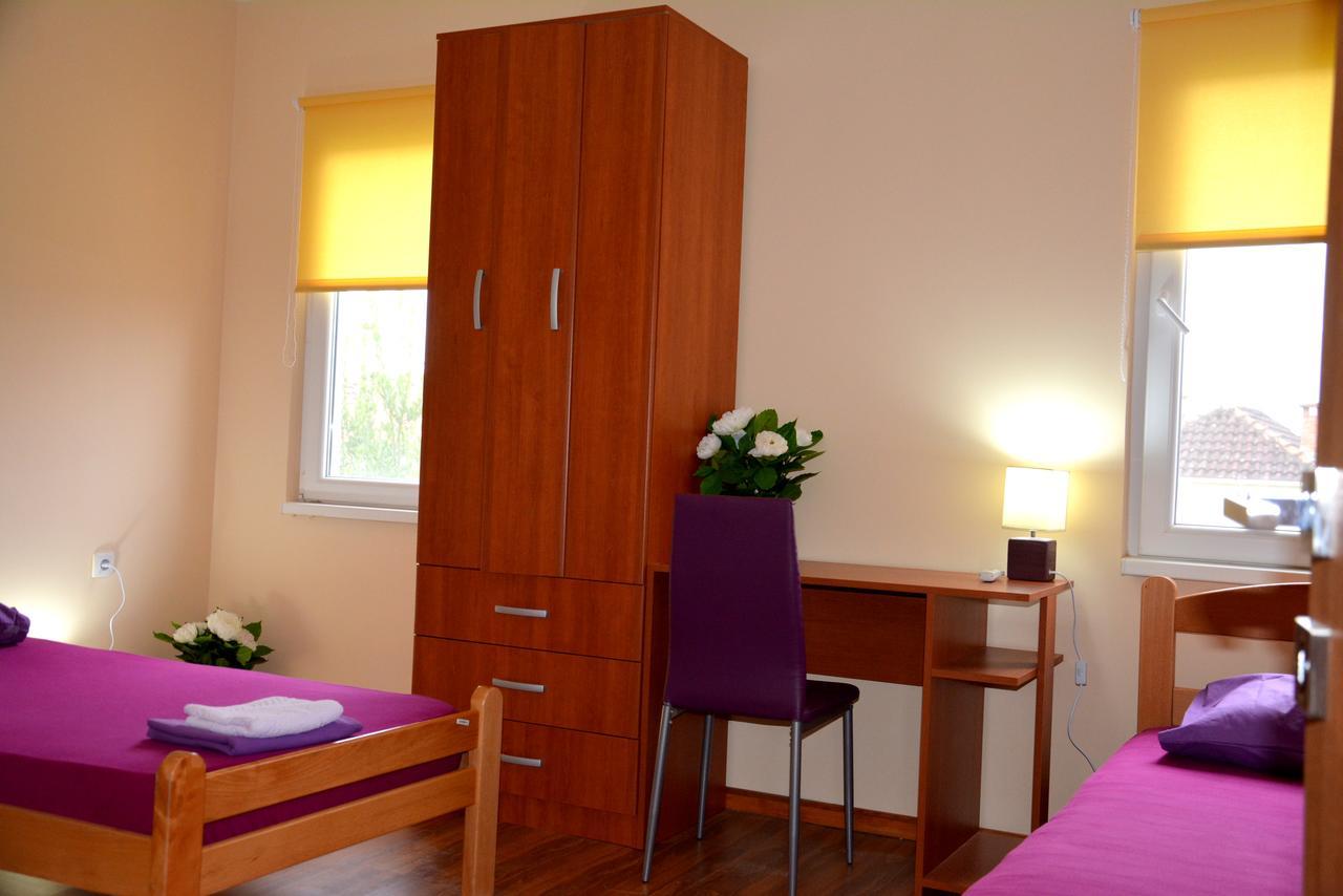 Montenegro Hostel B&B Podgorica Ngoại thất bức ảnh